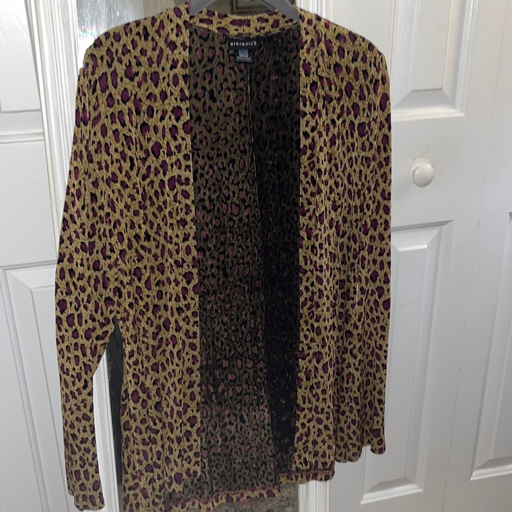 Light weight sweater knit overlay piece size medium   purple leopard print